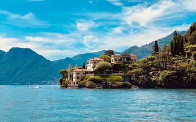 Lakeside Love: Romantic Honeymoon Retreats by Tranquil Lakeshores